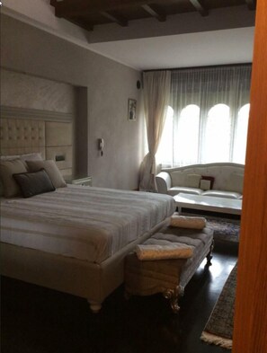 Wifi gratis y ropa de cama 
