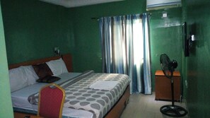 Classic Room | Desk, free WiFi, bed sheets - D'Czars Hotel & Suites (Lagos)