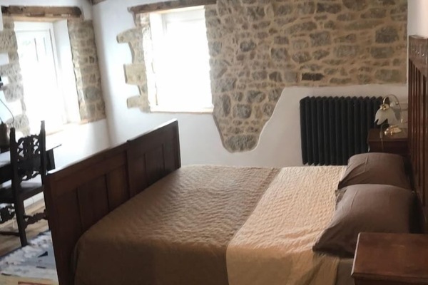 Desk, soundproofing, free WiFi, bed sheets