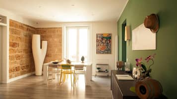 Een flatscreentelevisie