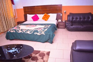 Double Room | Desk