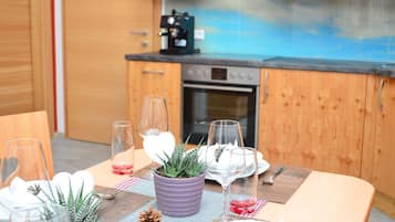 Economy Apartment (Lantschfeld) | Private kitchen | Fridge, microwave, oven, stovetop
