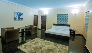 Kamar Standar, 1 Tempat Tidur Double, Bebas Asap Rokok | Brankas, Wi-Fi gratis, dan seprai linen