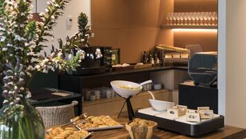 Desayuno bufé gratuito y diario