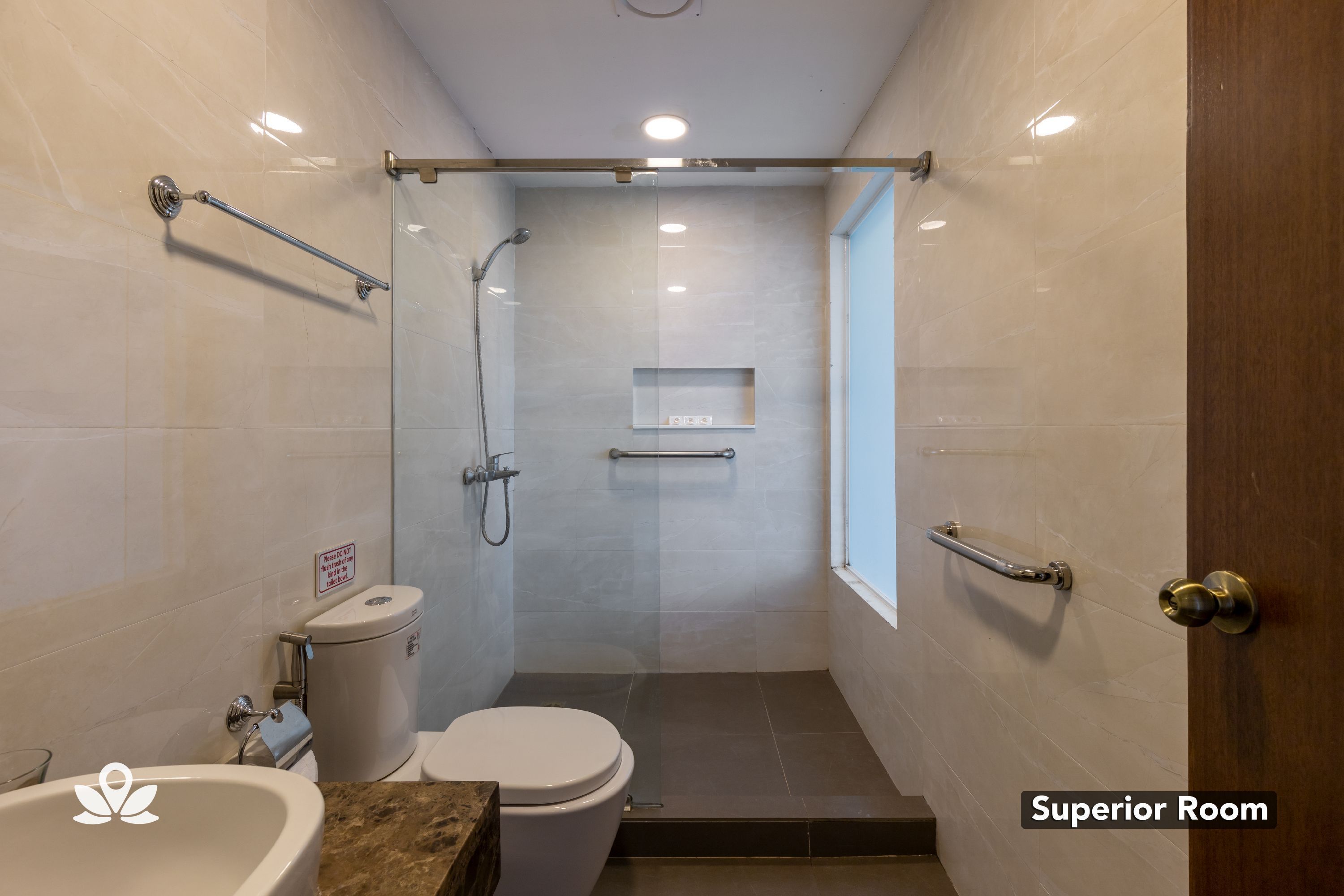 Shower, free toiletries, towels