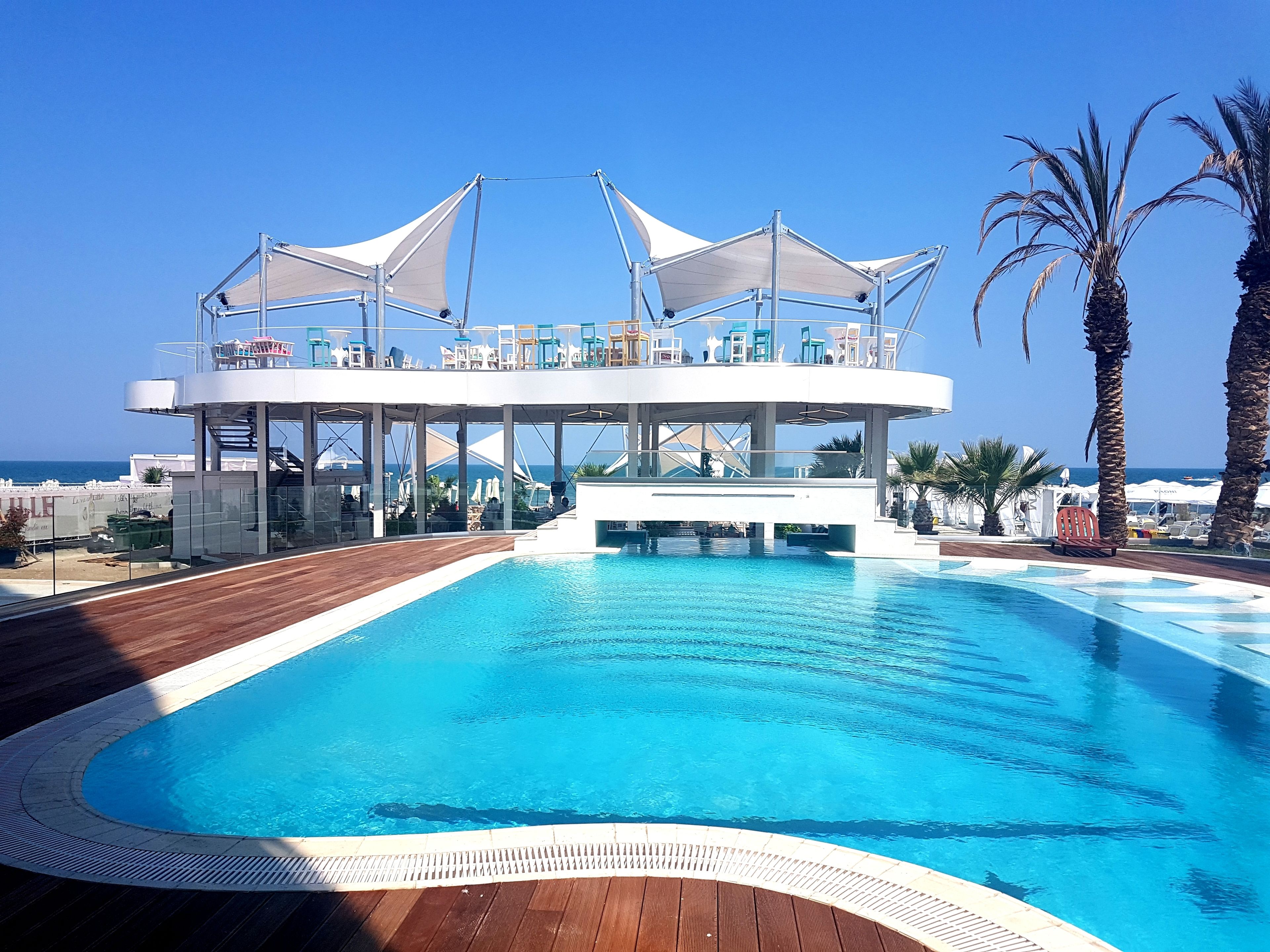 Piscine couverte, piscine extérieure (ouverte en saison)