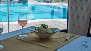 Breakfast, lunch, dinner served; Mediterranean cuisine