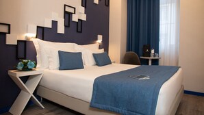 Rom – standard | Minibar, safe på rommet, blendingsgardiner og lydisolert