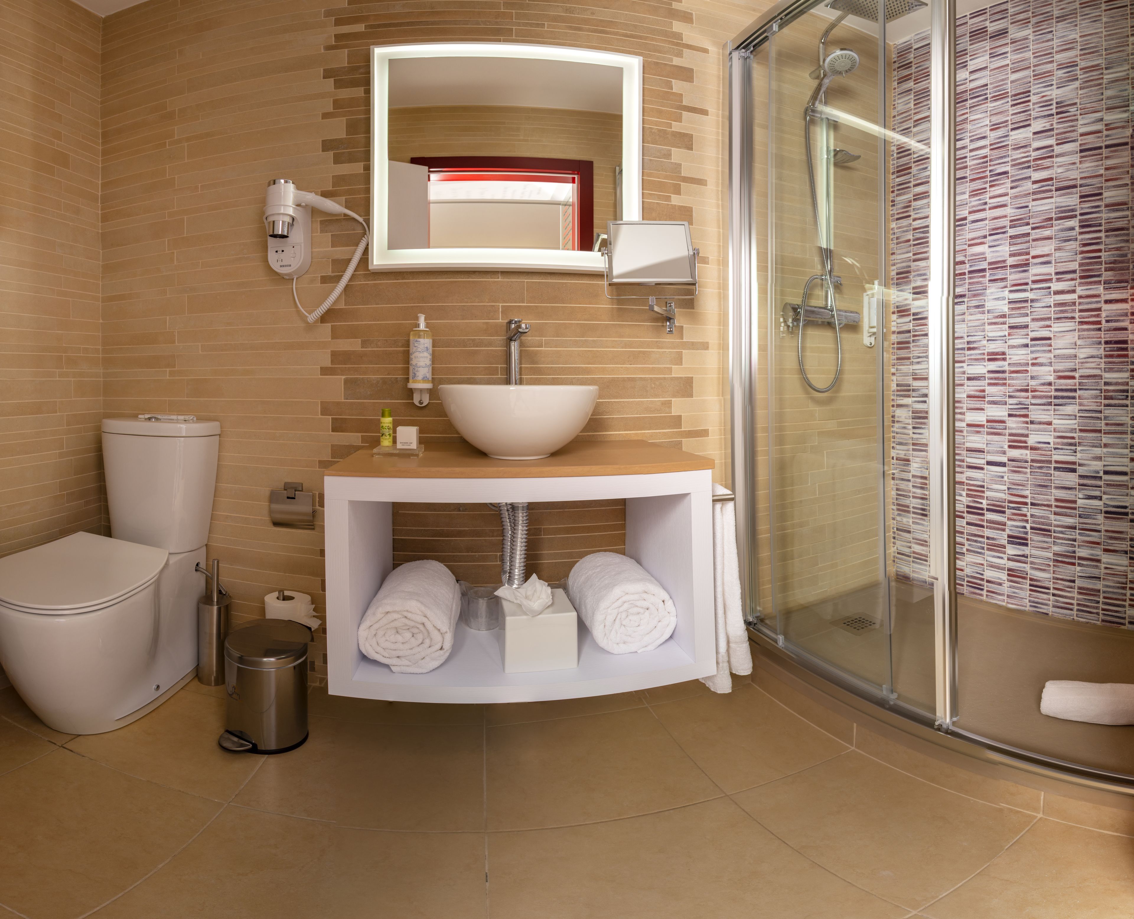 shower, free toiletries, hair dryer, towels