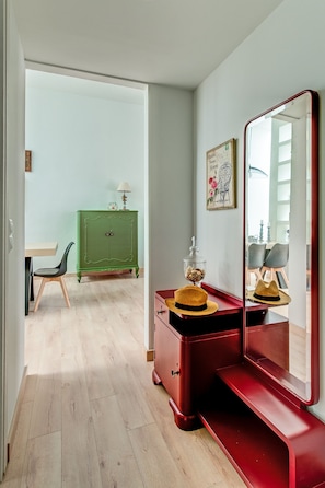 Apartment | Living area | 40-inch flat-screen TV with satellite channels, LED TV - Grande Casa 1926 (Chania)