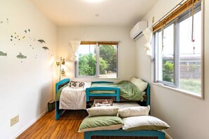 Superior Cottage, 2 Bedrooms, Non Smoking, Kitchen | 2 bedrooms, individually decorated, individually furnished, desk