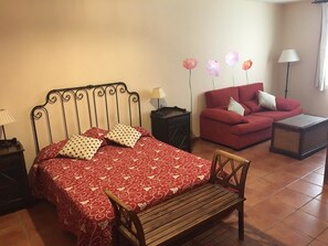 小型套房 | 笔记本电脑工作区、遮光窗帘、免费婴儿床、折叠床/加床（额外收费）