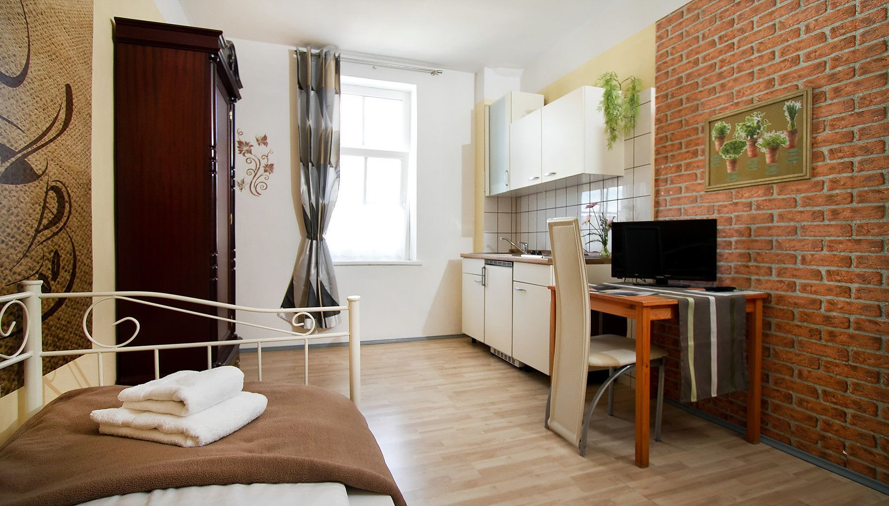 Single Room | Free WiFi, bed sheets