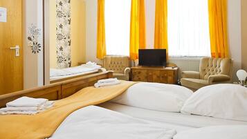 Standard Double Room | Free WiFi, bed sheets