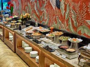 Se ofrece un desayuno bufé todos los días (por un coste adicional)