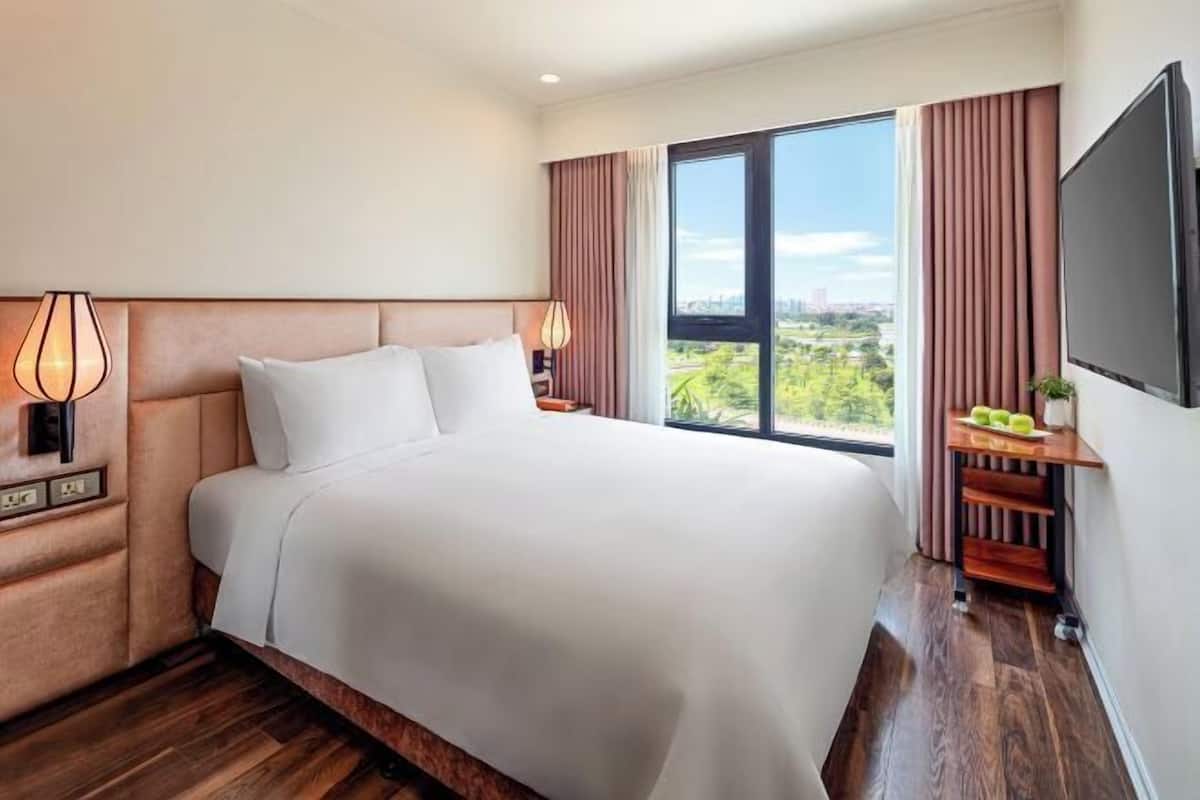 1 bedroom, Egyptian cotton sheets, premium bedding, down duvets