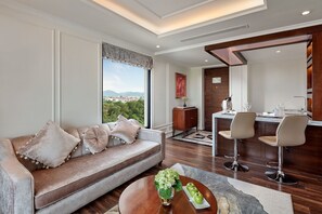 Presidential Double Room, 1 Bedroom, Kitchen, Park View | 1 bedroom, Egyptian cotton sheets, premium bedding, down duvets - Ravatel Luxury Hotel Bac Giang (Bac Giang)