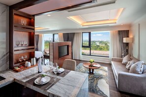 Presidential Double Room, 1 Bedroom, Kitchen, Park View | Private kitchen | Coffee/tea maker, electric kettle