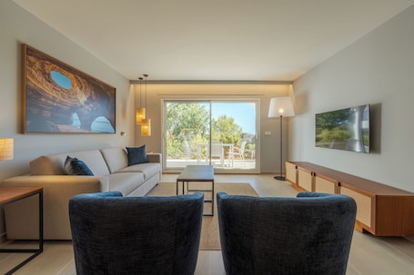 Hypo-allergenic bedding, minibar, in-room safe, blackout drapes. Hapimag Resort Albufeira