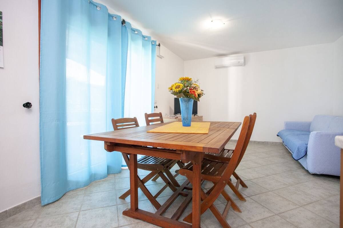 1 bedroom, iron/ironing board