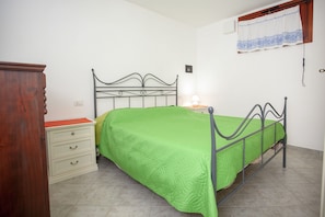 1 bedroom, iron/ironing board