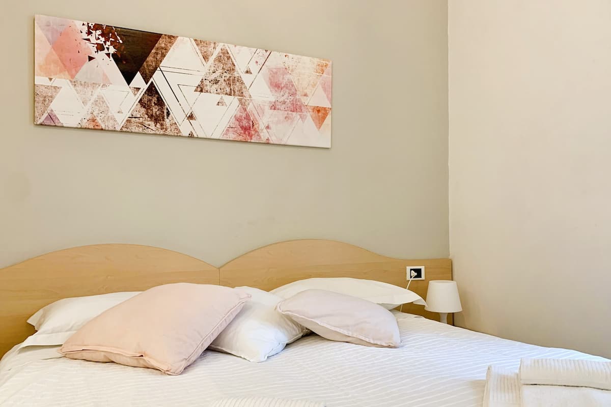 Trippelrum | 1 sovrum, skrivbord, gratis wi-fi och sängkläder