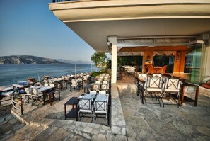 Breakfast, lunch, dinner served; international cuisine  - Es Apartments (Marmaris)