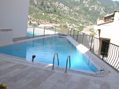 Es Apartments