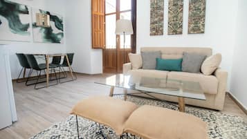 Duplex, 3 quartos | Sala de estar | TV de tela plana 32 polegadas com canais digitais, TV