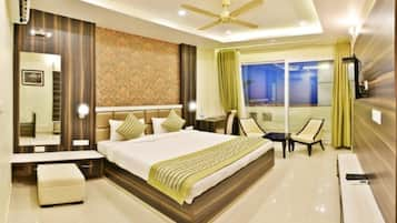 Premium Room, 1 Bedroom, Smoking, City View | 1 bedroom, minibar, in-room safe, desk