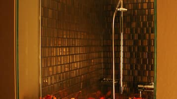 Dusche im Bad