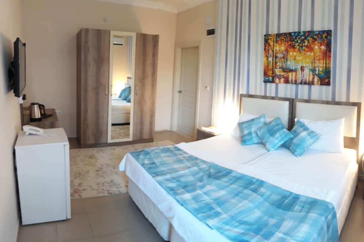 Standard French Bed | Vue de la chambre
