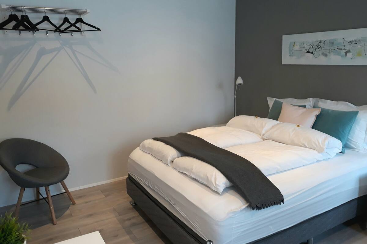 Dobbeltrom – deluxe, privat bad | Blendingsgardiner, lydisolert og barnesenger (inkludert)