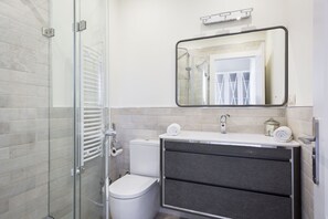 Villa, 5 Bedrooms, Terrace | Bathroom | Free toiletries, hair dryer, towels - Sitges Centre Oasis Villa (Sitges)