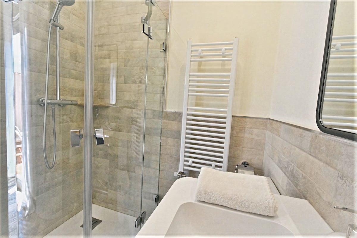 Villa, 5 Bedrooms, Terrace | Bathroom | Free toiletries, hair dryer, towels
