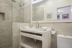 Villa, 5 Bedrooms, Terrace | Bathroom | Free toiletries, hair dryer, towels - Sitges Centre Oasis Villa (Sitges)