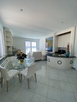 Apartment | Living area | Flat-screen TV