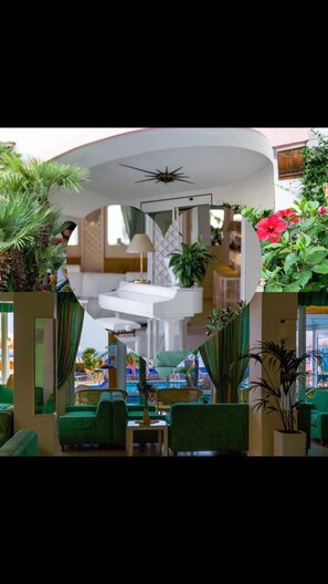 Con vista a la alberca, abre todos los días 