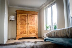 Basic Double Room, 1 Bedroom, Non Smoking | Living area | Flat-screen TV - Hotel Rheydter Residenz (Moenchengladbach)