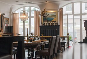 Dinner served  - Hotel Rheydter Residenz (Moenchengladbach)
