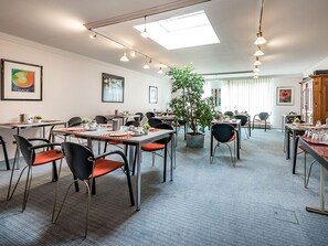 每日供应自助式早餐（每人 EUR 10.00）