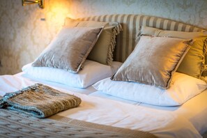 Desk, free WiFi, bed sheets - Hotel Rheydter Residenz (Moenchengladbach)