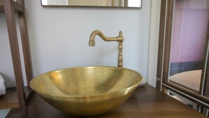 A brass bowl sink with a curved faucet on a wooden countertop. - Casa Sansera B&B (Chioggia)