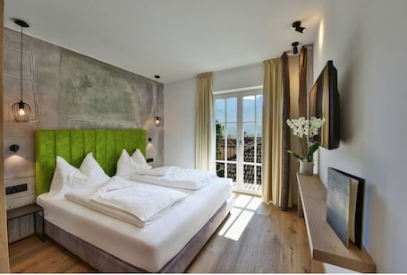 In-room safe, desk, soundproofing, iron/ironing board