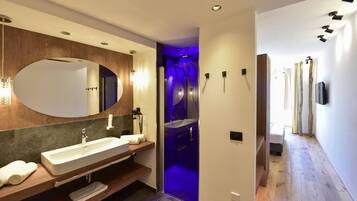 Doppia Deluxe (New Comer) | Bagno | Doccia, soffione a pioggia, set di cortesia gratuito, asciugacapelli