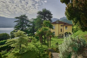 Front of property - Villa Ucci  (Oliveto Lario)