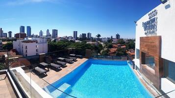 Außenpool, geöffnet von 09:00 Uhr bis 20:00 Uhr, Liegestühle