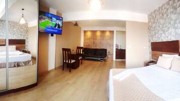 Panoramic-Apartment, 1 King-Bett und Schlafsofa, Terrasse | 2 Schlafzimmer, hochwertige Bettwaren, Daunenbettdecken