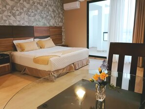 Panoramic Apartment, 1 King Bed with Sofa bed, Terrace | Premium bedding, down comforters, Tempur-Pedic beds, in-room safe - Premium Suites Deluxe Aparthotel Equipetrol (Santa Cruz)
