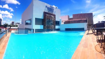 Außenpool, geöffnet von 09:00 Uhr bis 20:00 Uhr, Liegestühle